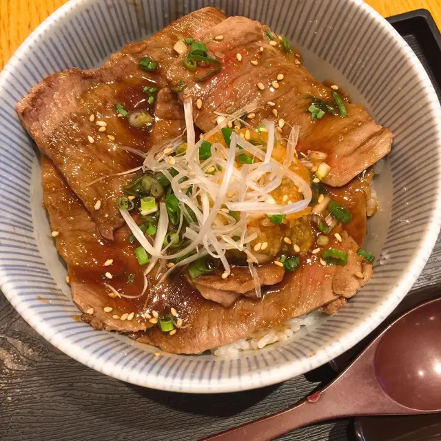 泡菜牛肉丼