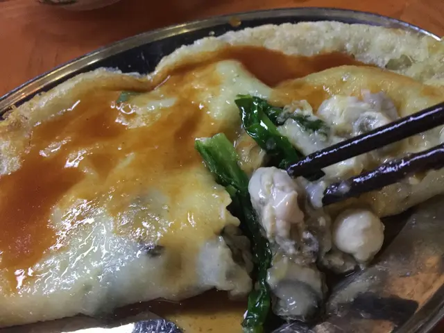 蚵仔份量都算多,而且粒粒肥美多汁,正!☺️
加上配料小白菜鮮甜可口,令蚵仔煎口感更有層次