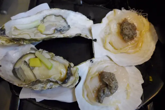 黑松露蒸元貝和美國生蠔