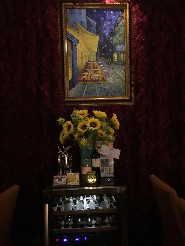 完全參考了梵高的藝術氣派而設計的