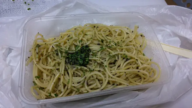 由6點等到9點, 我叫佢直接入外賣盒比我攞走的意粉