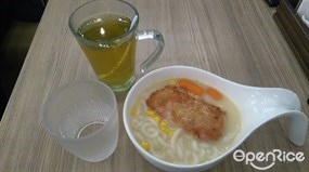 甘筍粟米雞扒烏冬配熱菜蜜 - 上水的歐意餐廳