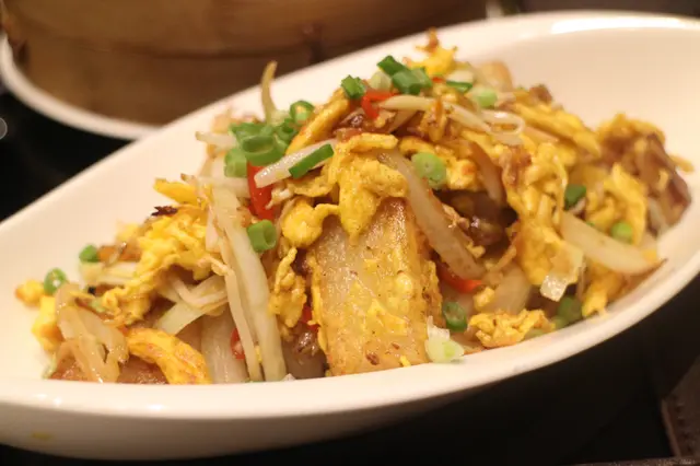 XO醬炒蘿蔔糕 (Stir-fried White Radish Cake with XO Chilli Sauce)