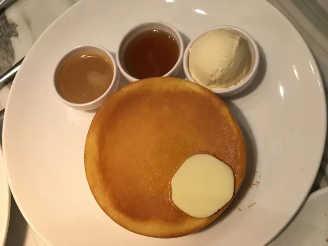 好味，個鬆餅超軟熟，伴鬆餅食的醬汁亦不太甜！