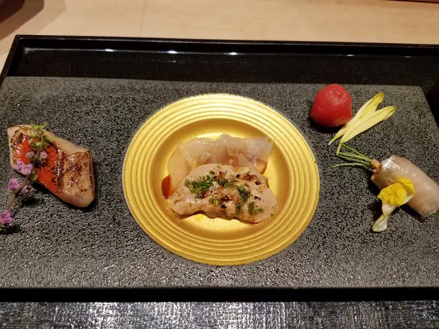 縞鰺（しまあじ）、剝皮魚配魚肝、金目鯛、梅酒小蕃茄