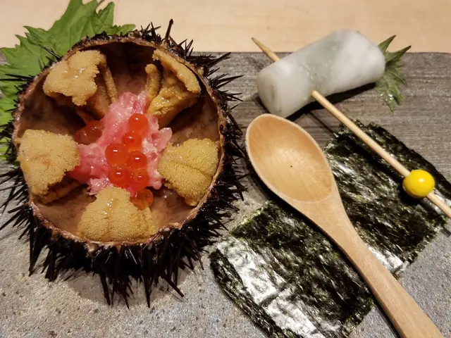 北海道紫海膽、醋漬白蘿蔔卷