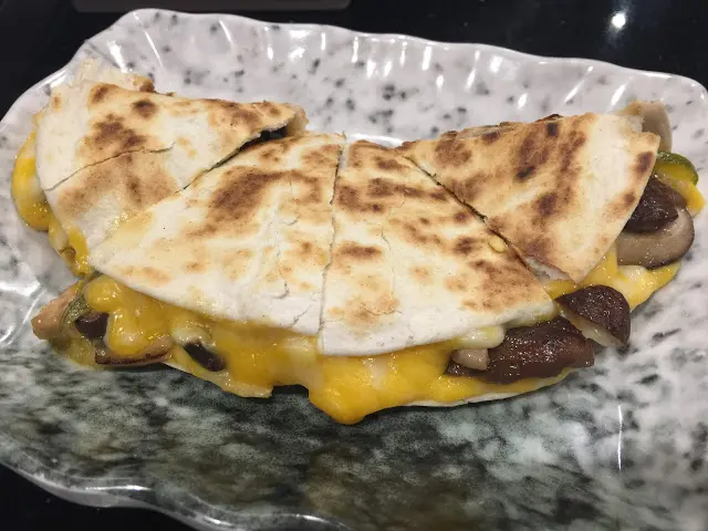 薄餅皮即叫即焗，又熱又脆。
