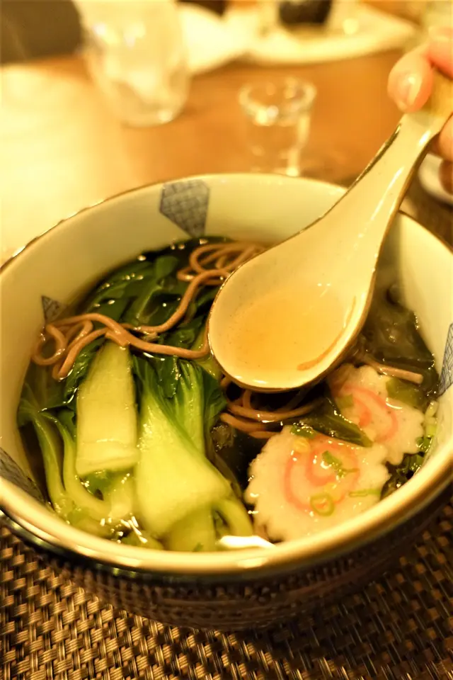 湯底味清帶鮮而清香不膩