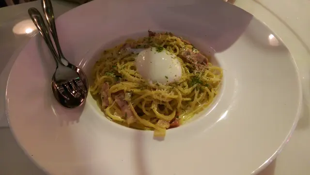 溫泉蛋卡邦尼意粉