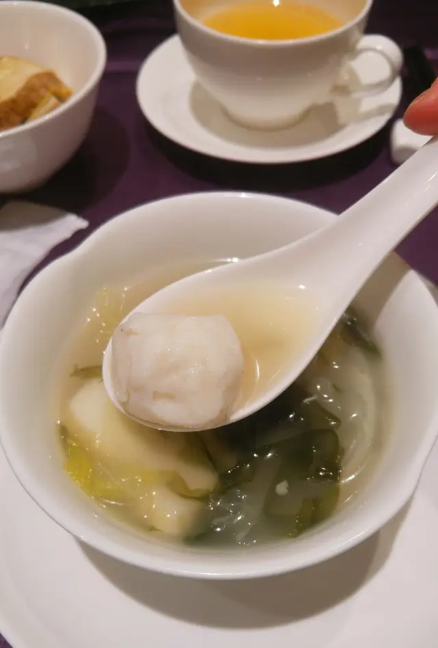 潮州魚蛋、魚片手打的彈牙實在, 是整鍋的精髓