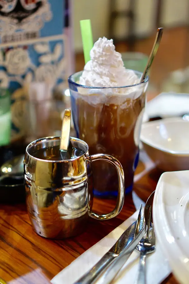 「忌廉紅豆奶茶冰冰(跟餐飲)」、「蜂蜜花梨蜜$22(熱)」