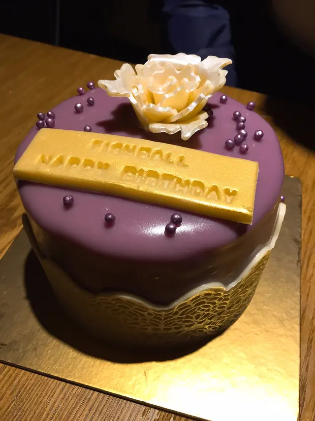 外形非常精緻 但味道一般 糖皮過甜 入面的sponge cake唔夠fluffy earl grey味可以更濃