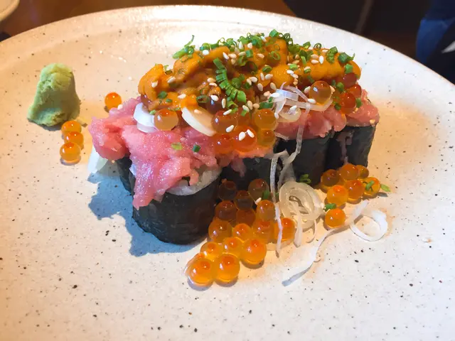 視覺味覺一流享受 海膽拖羅三文魚子份量多 入口即溶 鮮味一般