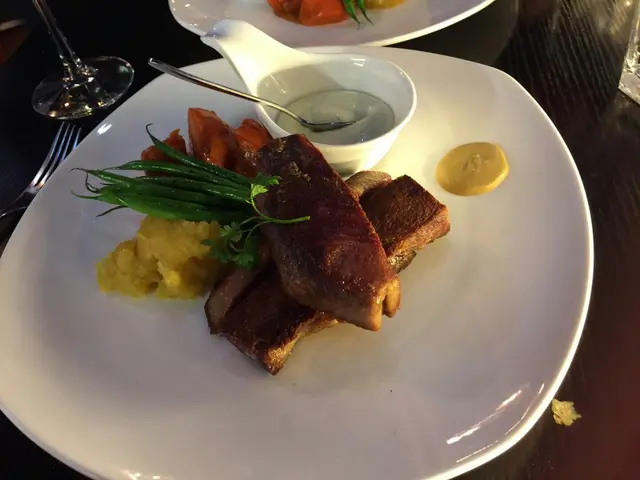 燒牛脷配日本芥辣蜜糖汁