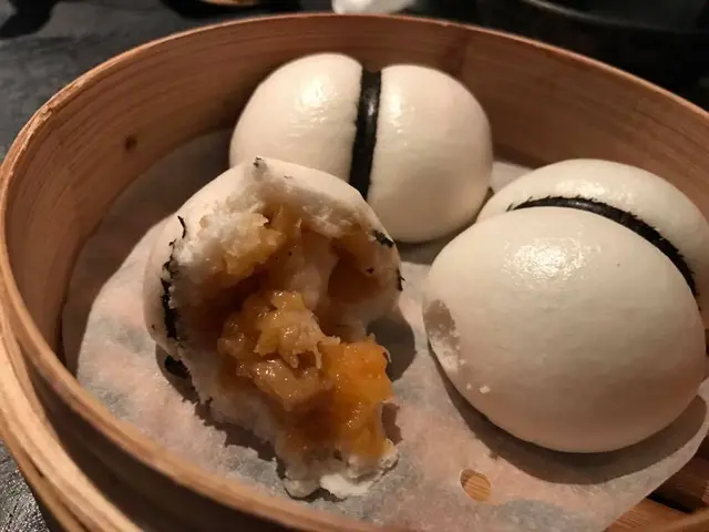 薑蔥龍蝦包（$88/三件）