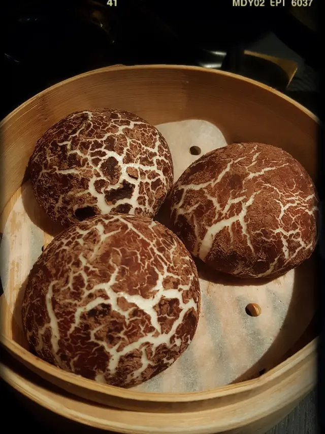 松茸冬菇包（$52/三件）