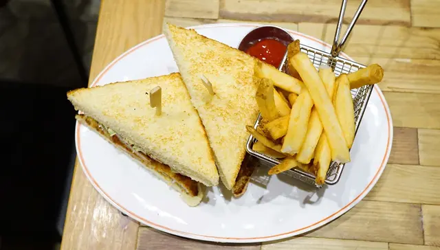 以份量來說, 這客三文治跟薯條足夠成為晚餐的主食呢