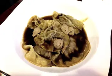 鹅肝酱拌牛𣍰脸云吞