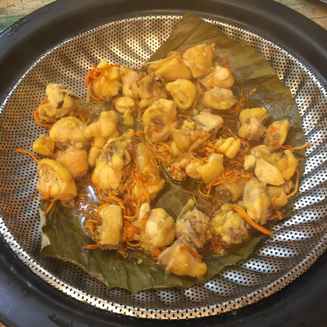 蟲草花荷葉蒸雞