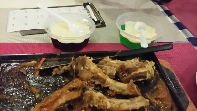 食剩成排骨，骨仲多過肉。