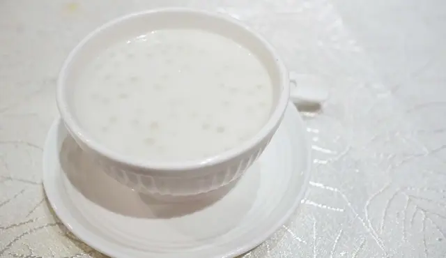 甜而不膩的椰汁與彈牙的小號西米