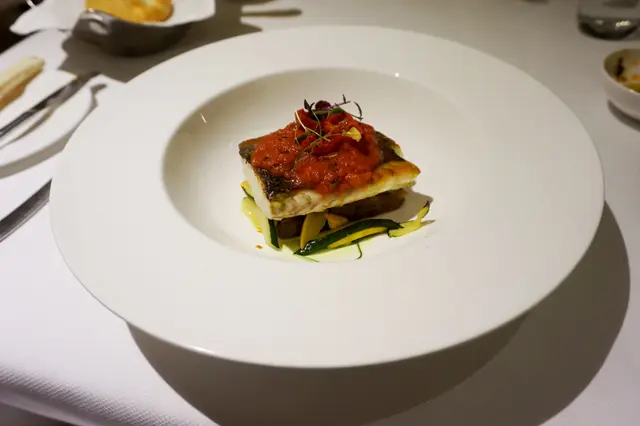輕煎鱸魚、甜薯餅、蕃茄