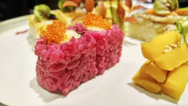 紅菜頭汁牛油果蟹肉卷