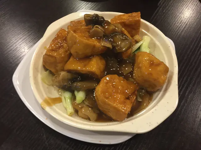 意外地紅燒過後仍然脆身的豆腐! 相當出色!