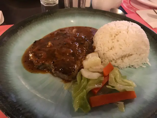 Beef fillet with pepper sauce and rice
