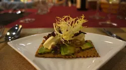 牛油果蕃茄干烟肉自家制脆饼