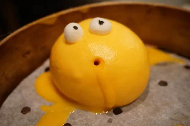 既保留奶黃的甜而不膩,又能營造到流奶效果,屬易做難精的新派點心。