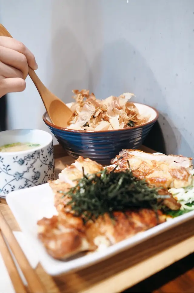 雞扒定食配貓飯