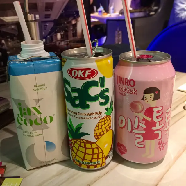 飲品: 耶子水,菠蘿汁, 桃味果汁