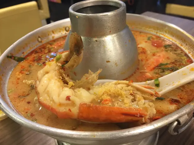 一鍋便有4隻大頭蝦,很足料呢!😳
大頭蝦肉質鮮美彈牙,
和鮮甜的蝦膏一齊吃,真是一流!👍🏻