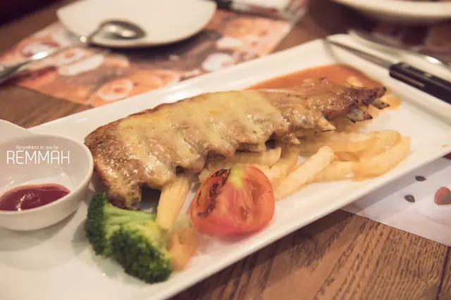 黃金芝士蜂蜜 BBQ 燒豬仔骨