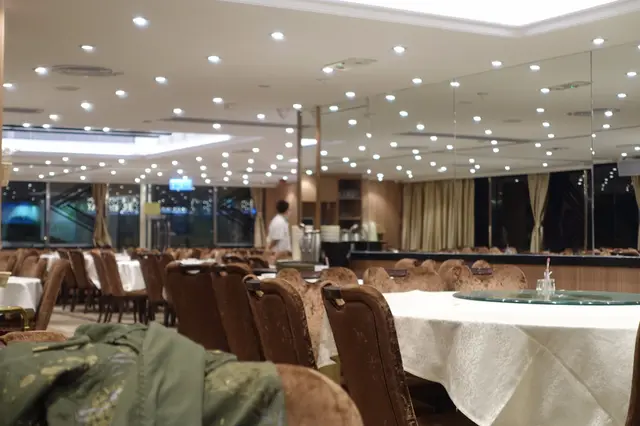 平日夜晚，全晚不足十枱客！地方相當冷清！