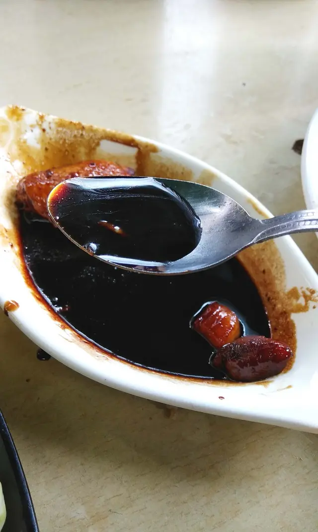 瑞士汁同樣深色, 鹹甜度跟豉油差不多, 味道較難分辨, 不過美味度同樣超水準