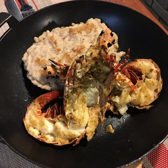 煎留心芝士肉餅加配龍蝦