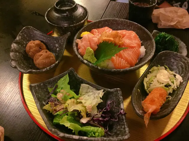 三文魚海膽定食