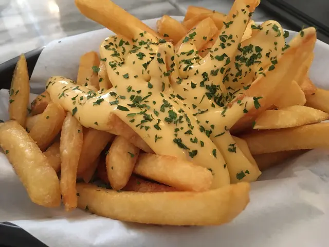 薯條無落鹽，芝士一直都係溶的，一份都好多。