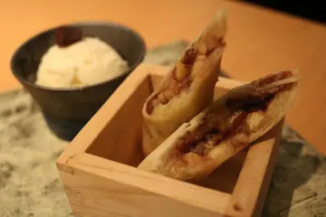 红豆香蕉春卷配豆腐雪糕