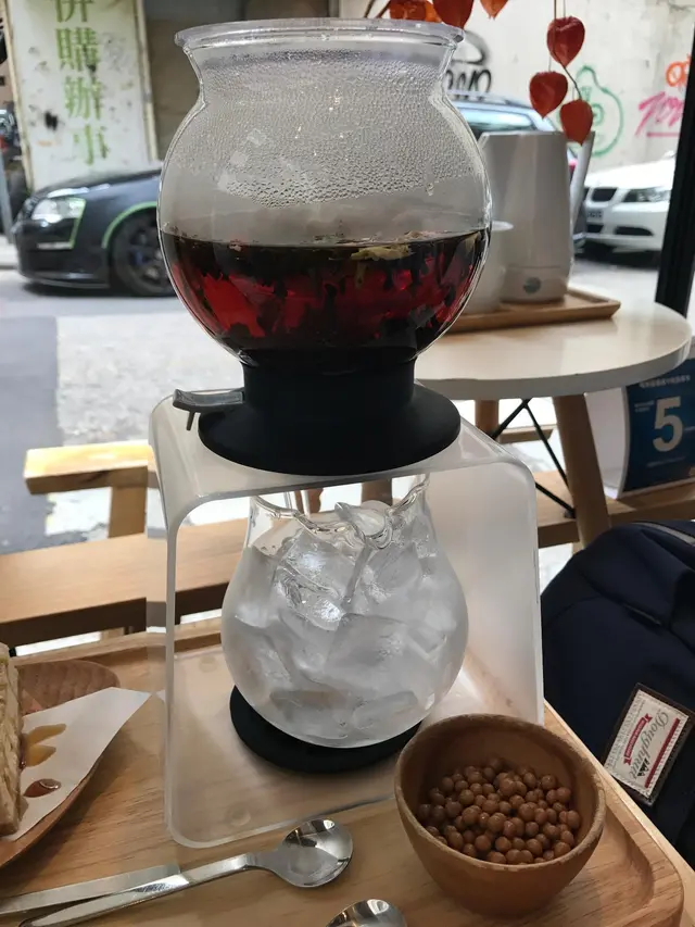 大熱天時飲呢個超正   鐘意濃既可以等佢落左冰即刻斟出黎, 鐘意淡就可以俾佢係D冰到耐D.....同朋友SHARE PERFECT   濃淡都得