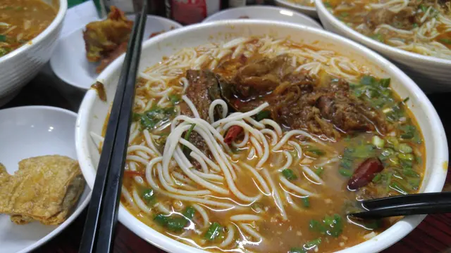 牛腩麻辣米線