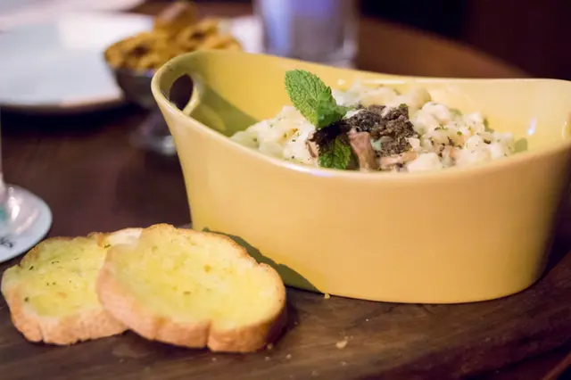 黑松露忌廉香芹雜菌螺絲粉