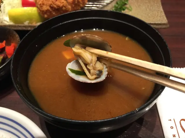 湯裡加入不少蜆肉,
香濃得黎又添上幾分鹹鮮,惟有點重口味。🙈