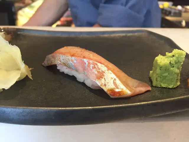 深海池魚配烏魚子