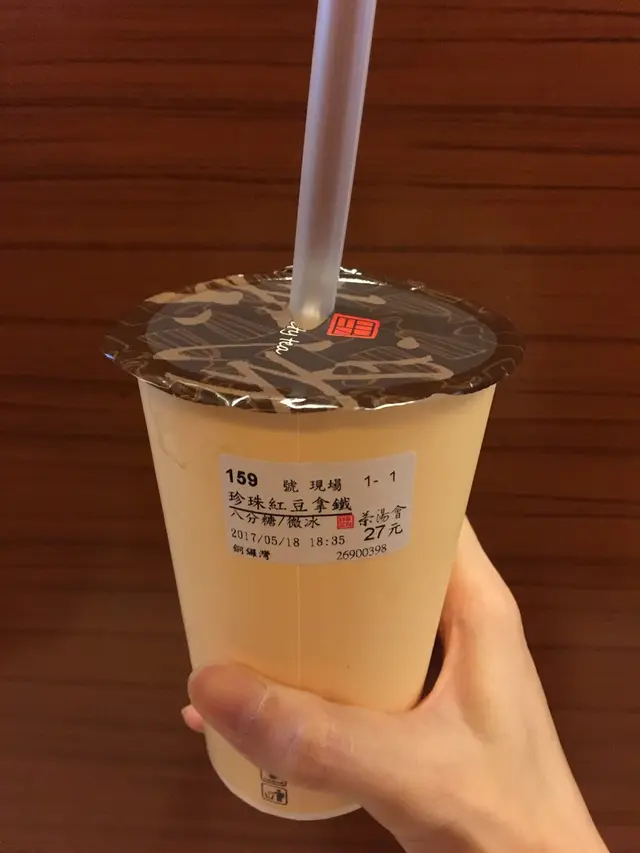 茶味的確比其他同業香濃，
但取捨下，奶味不太重。
珍珠和紅豆的份量都算不少，
細圓的珍珠彈牙有嚼勁，紅豆圓潤甘甜 ，
兩者配搭下起來，有多層口感呢！