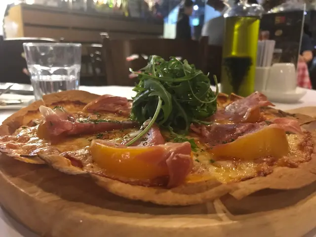 帕爾馬火腿火箭菜薄餅