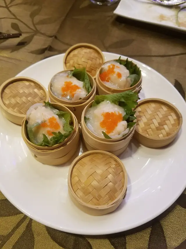 件蝦膠底層嗰片葉好大嗅青味！