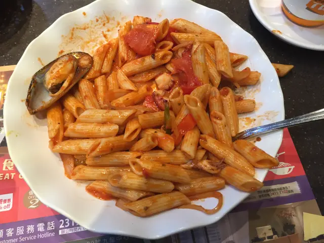 把通粉撥開,可以見到底下有青口、魷魚粒、乾貝粒等等